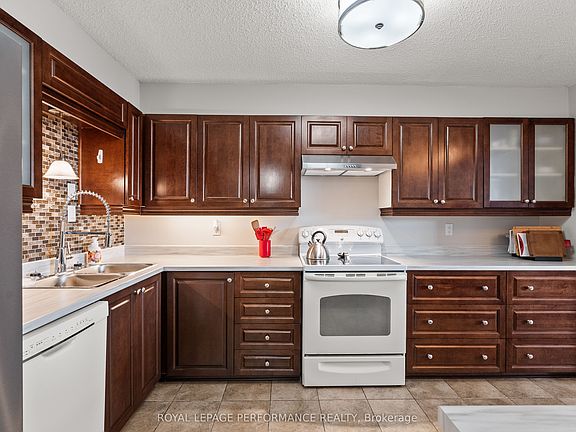 4th image of 200 Lafontaine Ave #407
