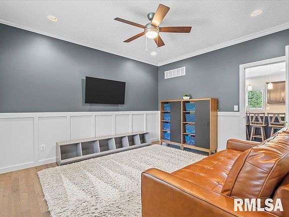 5th image of 3226 Adele Ln