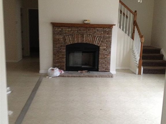 5th image of 104 2nd St SE