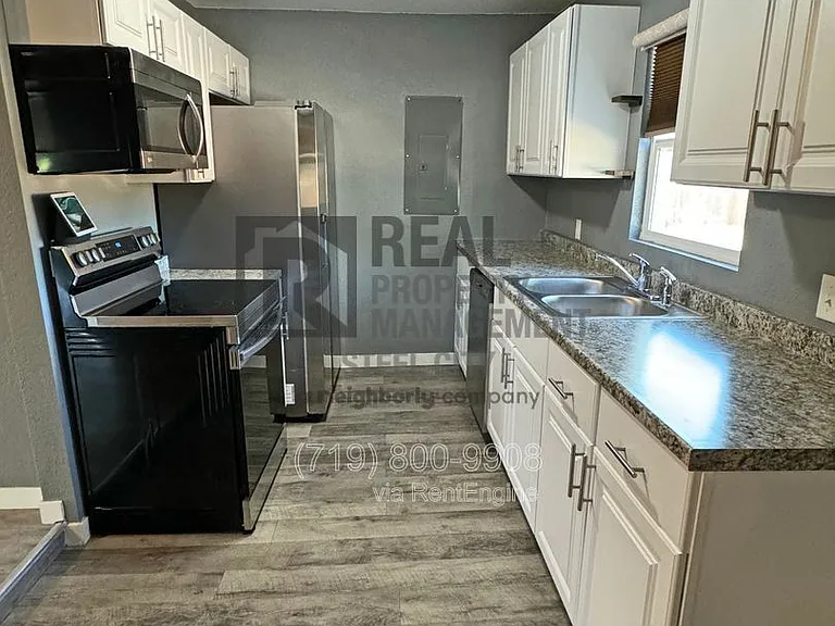 1012 W 11th St — Photo 11