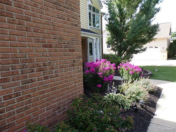 3rd image of 2458 Mayfair Dr