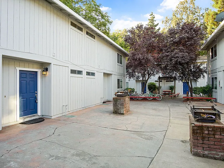 1119 W Sacramento Ave — Photo 13
