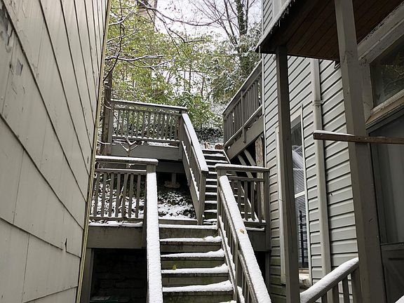 2nd image of 25 W Hollister St