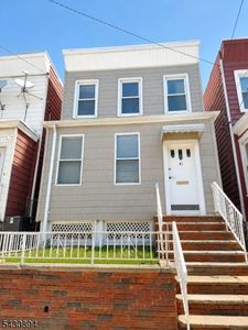 41 W 11Th St, Bayonne, NJ, 07002