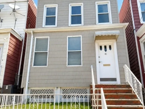 41 W 11th St, Bayonne, NJ 07002