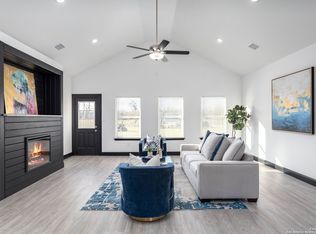 341 Las Palomas Dr, Lytle, TX 78052