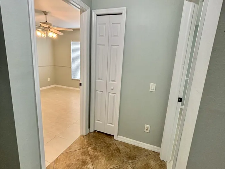 1405 Trafalgar Pkwy — Photo 61