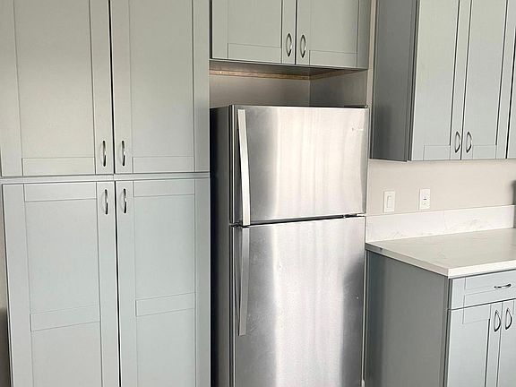 5th image of 2932 Preece St #1