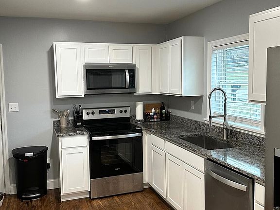5th image of 600 NE Midlake Dr