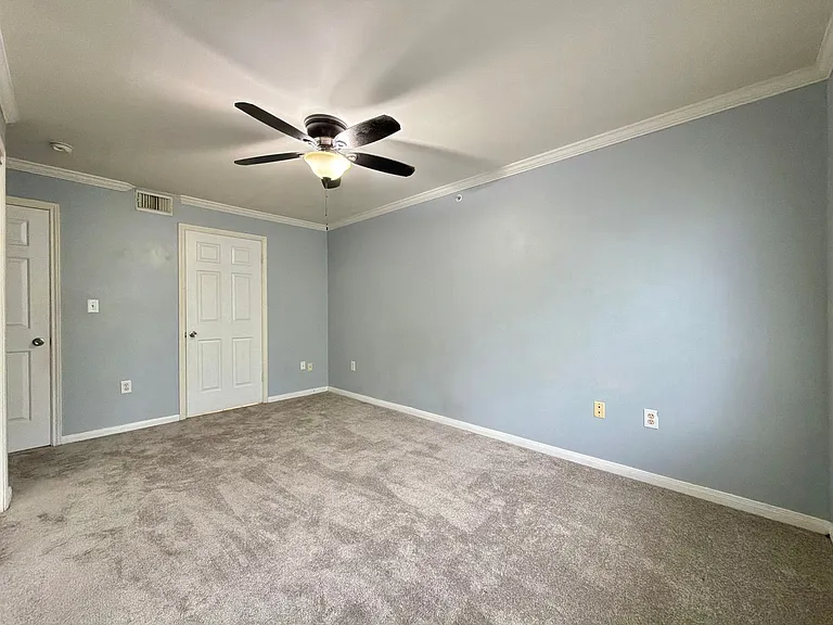501 W 26th St #321 — Photo 14