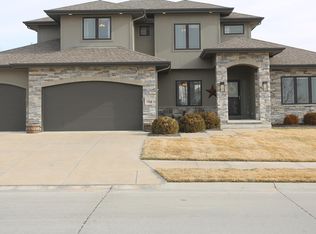 17528 Summit Dr, Omaha, NE 68136