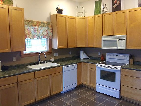 Ton's of cabinets