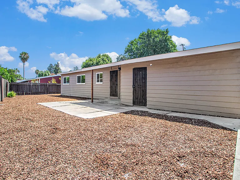 1731 Gelbke Ln — Photo 21