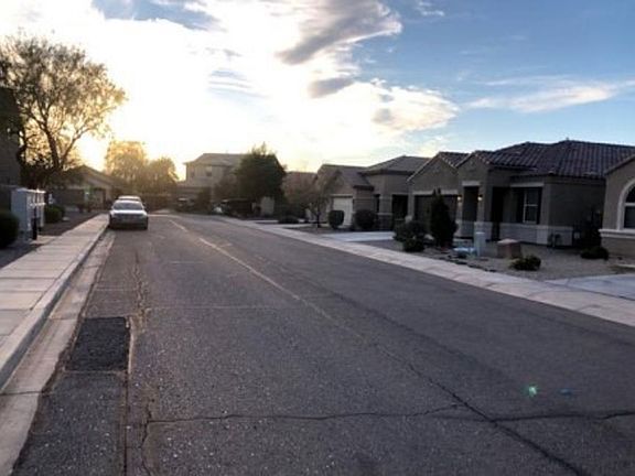 Exterior Neighborhood (street photo)