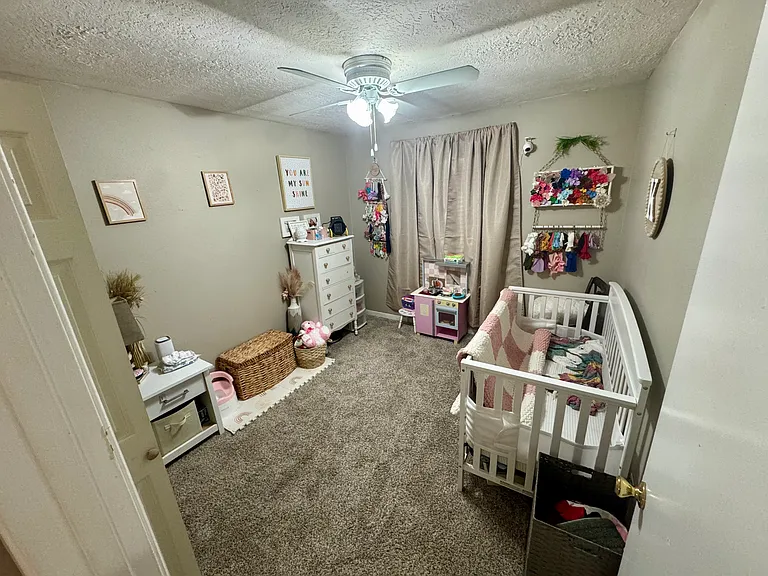 2504 Hickory Dr — Photo 10