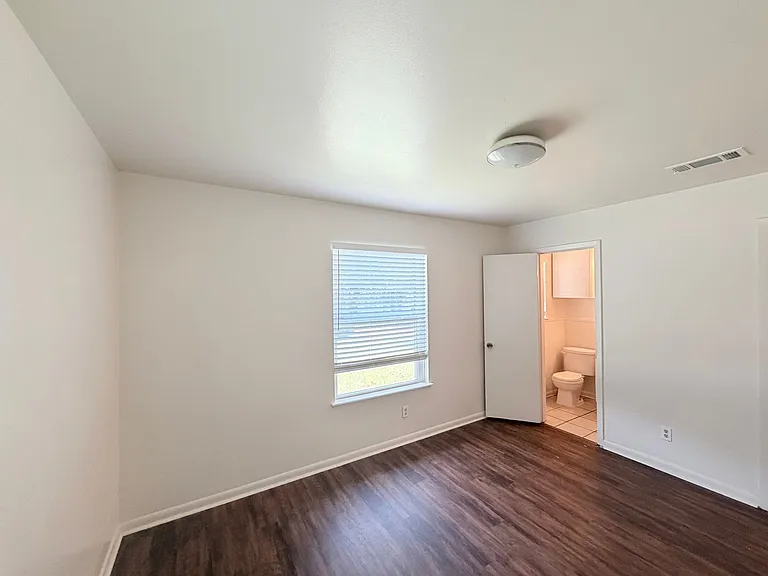 8701 Parkfield Dr — Photo 15