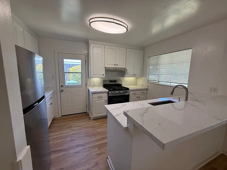 31 Dorset Ln — Photo 4