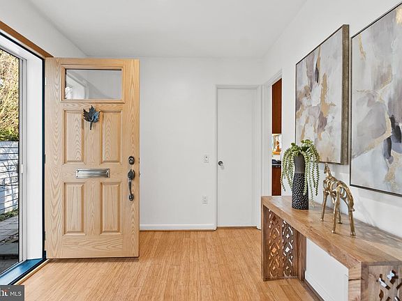 3rd image of 4854 Reservoir Rd NW