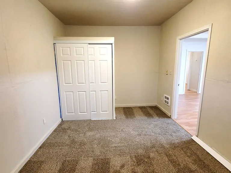 421 S County Rd — Photo 5