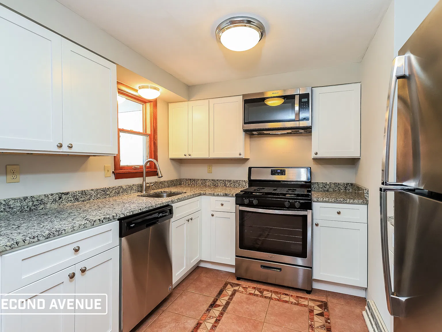 3 bed, 1.0 bath, 1630 sqft, $1,689 — Photo 2