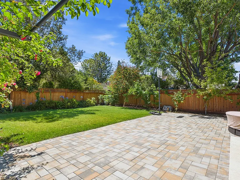 780 Stone Ln — Photo 16