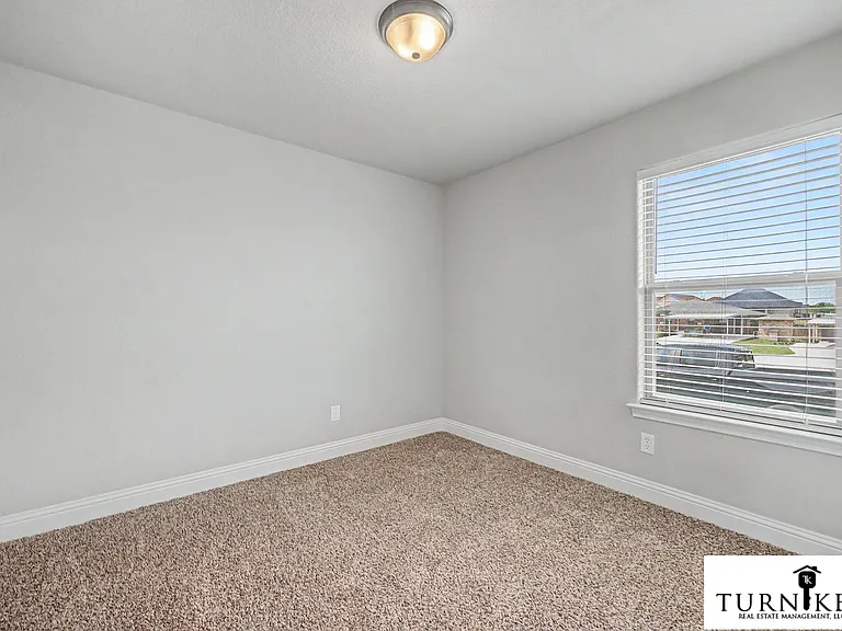 158-160 Crossbow Ct — Photo 12