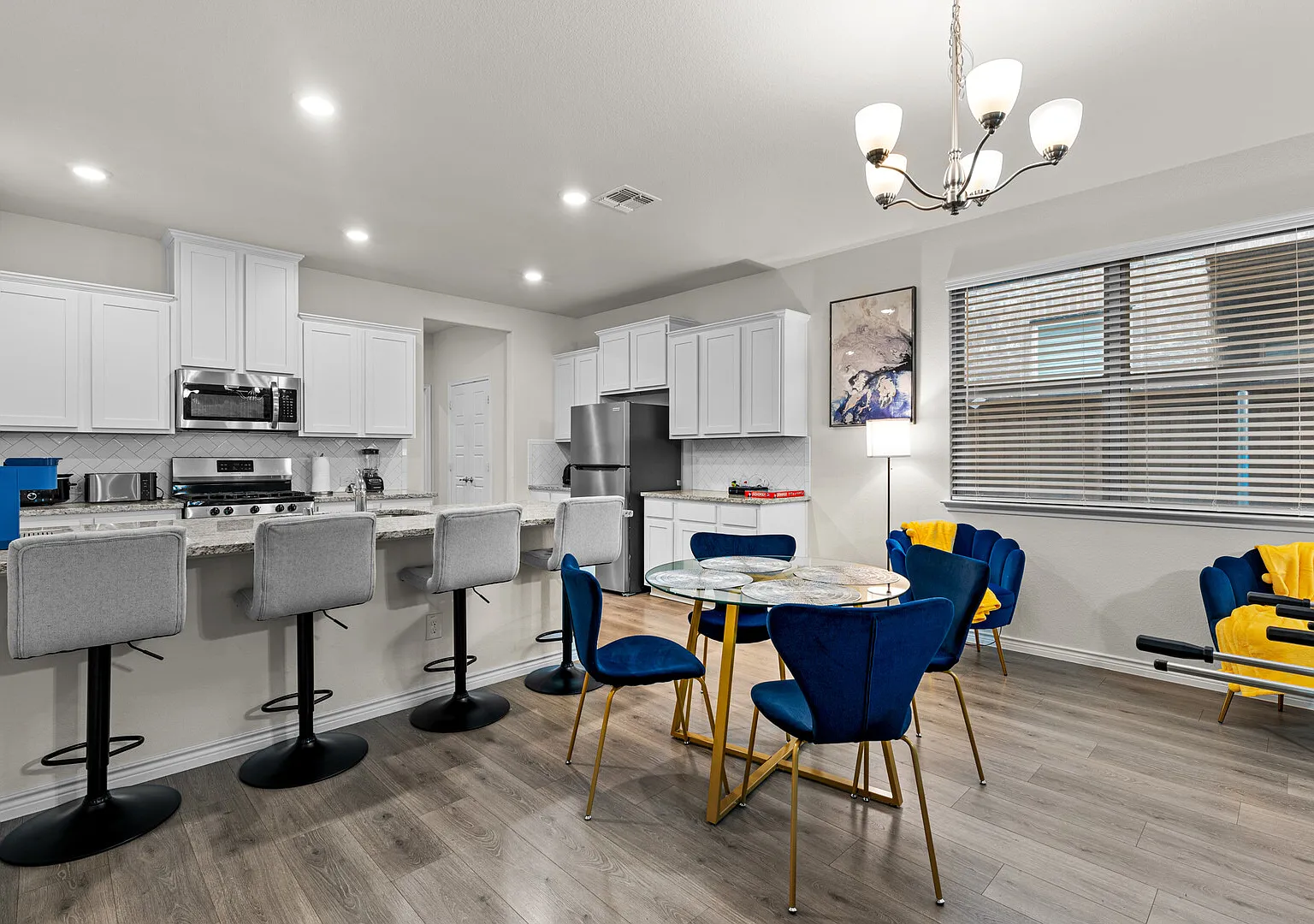 Aubrey// relocation// insurance //quite neighborhood — Photo 2
