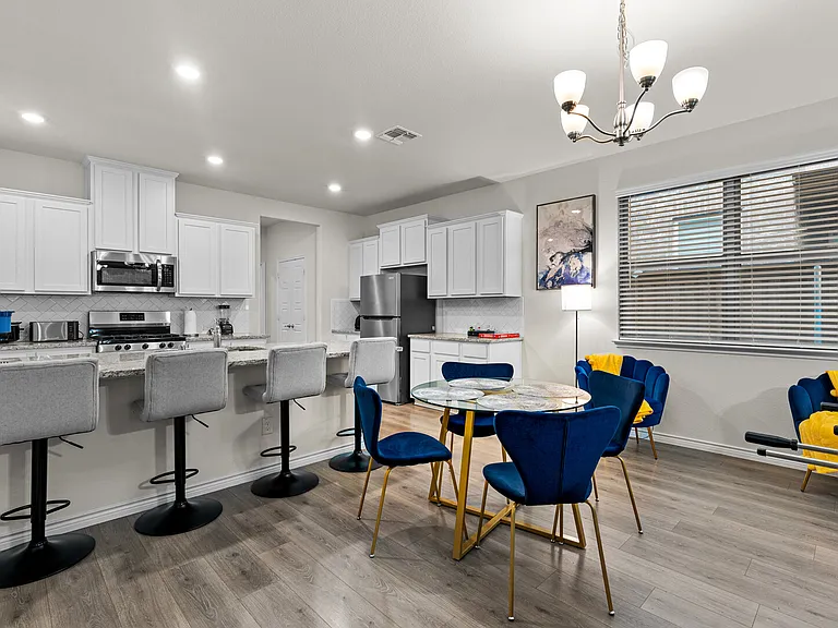 Rosaline Dr — Photo 2