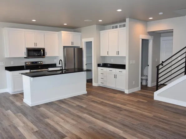 2895 Homewood Dr, Ammon, ID 83406