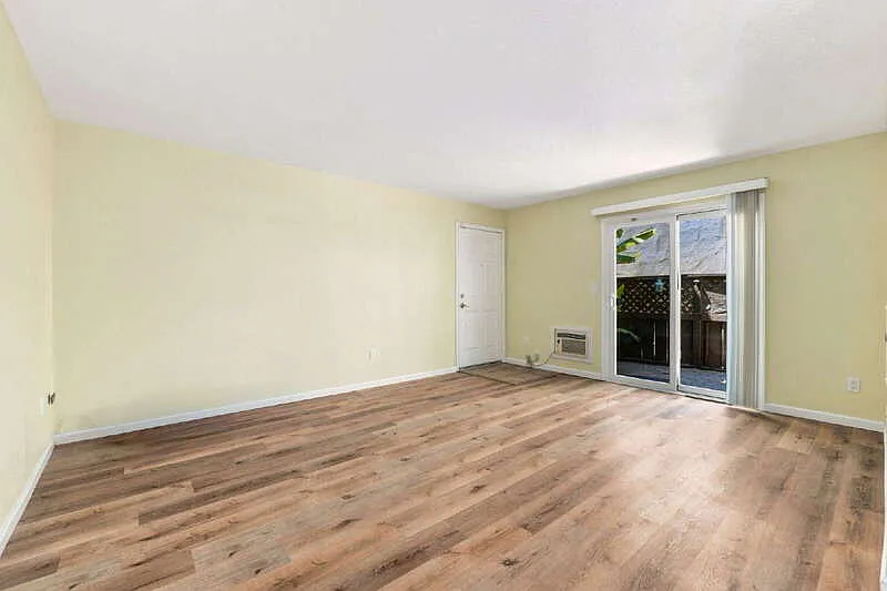 2 bed, 2.0 bath, 883 sqft, $3,000 — Photo 4