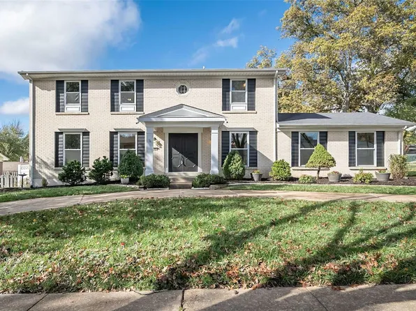 305 Shady Meadows Dr, Ballwin, MO 63011