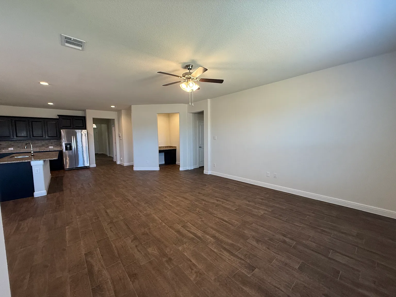4 bed, 2023 sqft, $2,495 — Photo 4