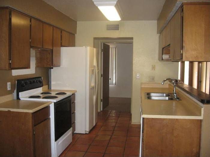 2nd image of 906 S Fontana