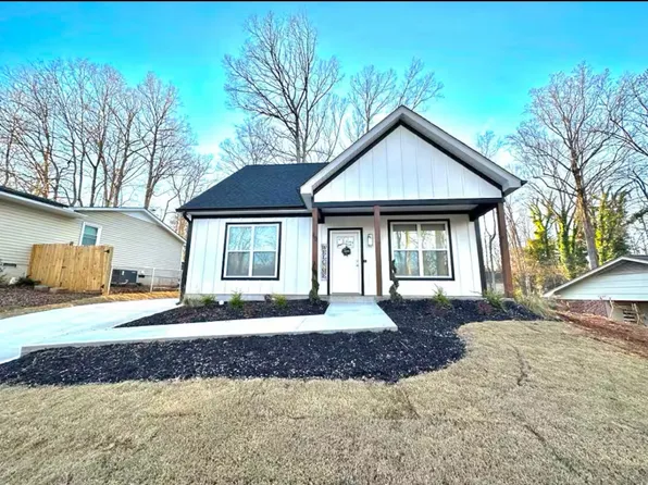 19 E Castle Dr, Greenville, SC 29605