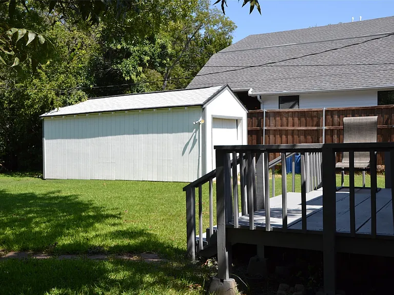3879 Clover Ln — Photo 13