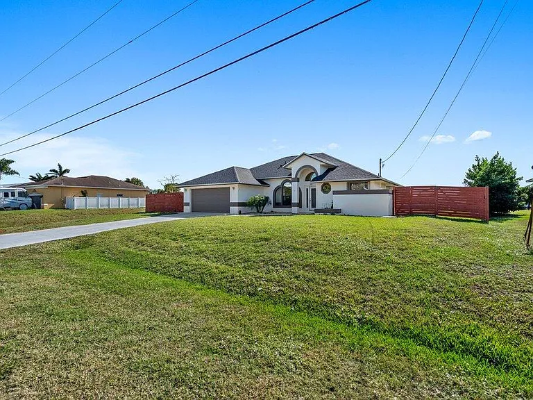 434 SW Jeanne Ave — Photo 3