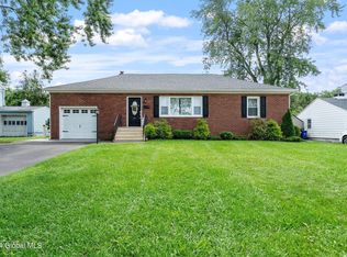 27 Forest Dr, Albany, NY