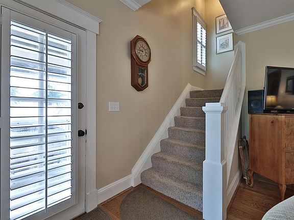 3rd image of 3543 Pape Ave