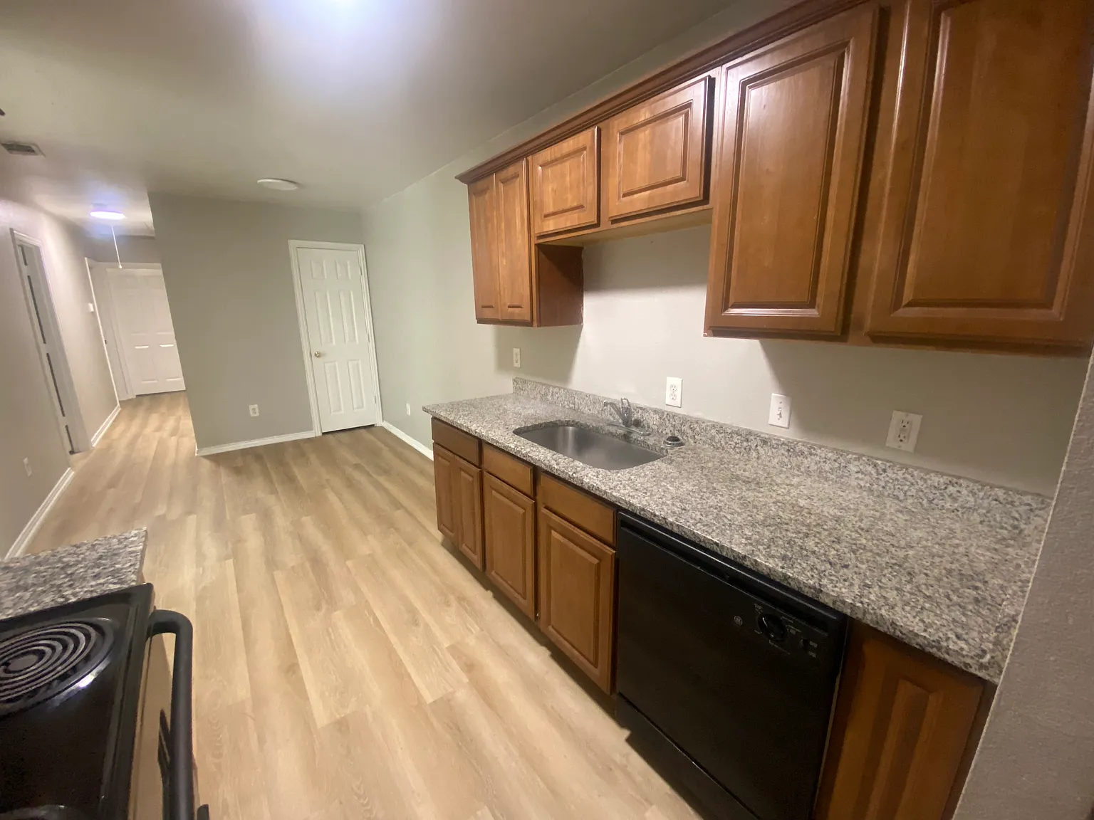 3 bed, 980 sqft, $1,650 — Photo 3