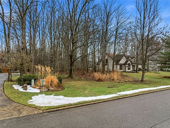3rd image of Lakeview Dr