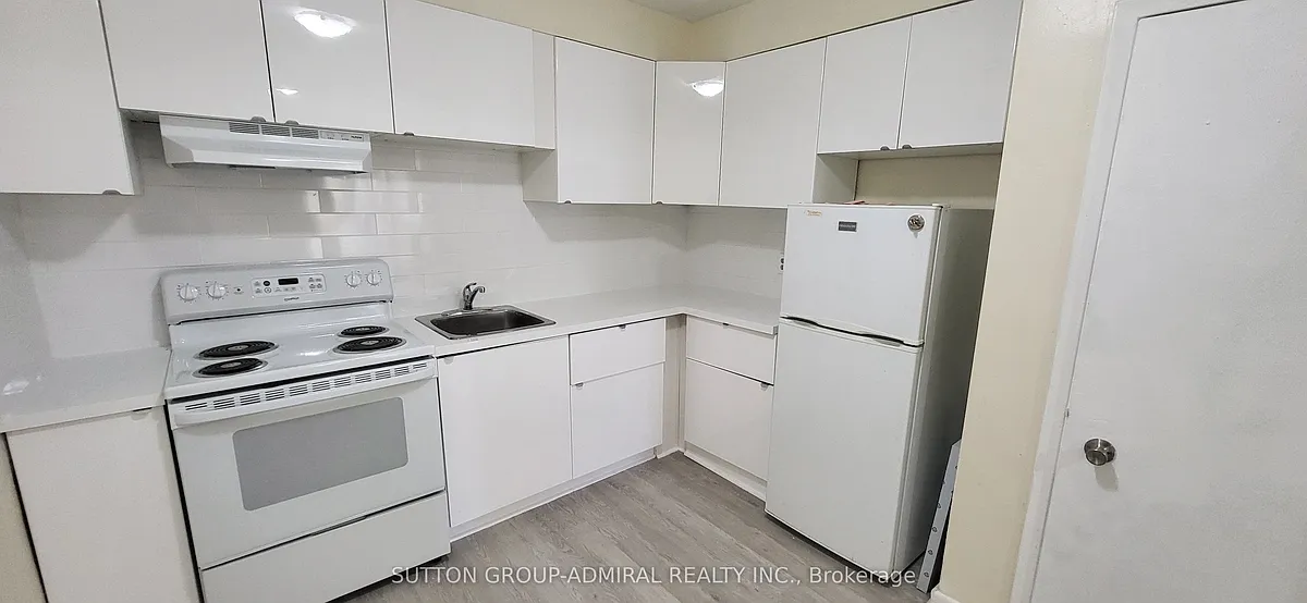 Building Photo - 2839 Bathurst St #1