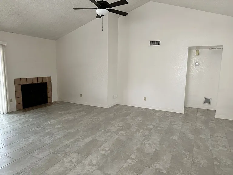 1564 E Drake Dr — Photo 6