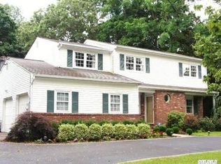 678 Townline Rd, Hauppauge, NY 11788