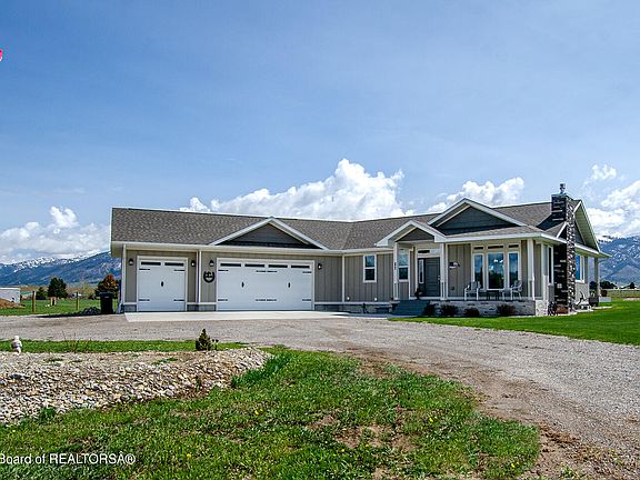 3rd image of 186 Southbrook Dr