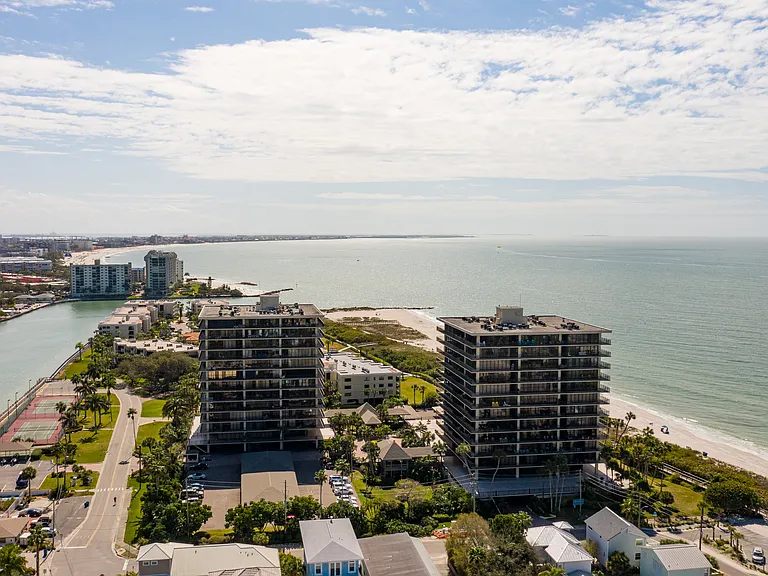 1233BayviewDr_49_06092023
