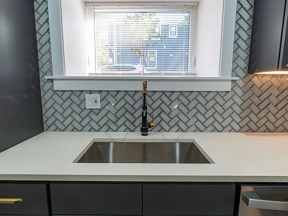 4th image of 5404 Six N Paulina St #1706