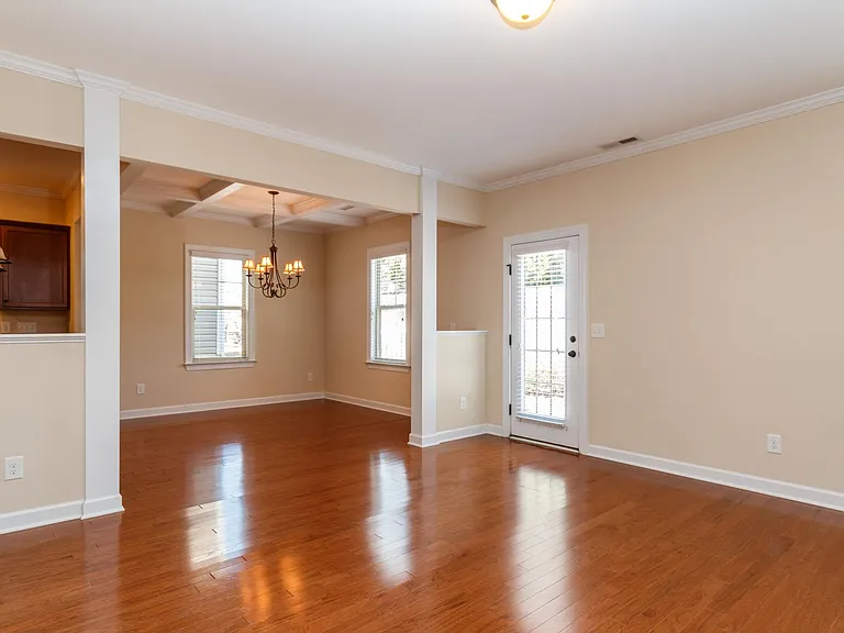 205 Roundhouse Ln — Photo 7