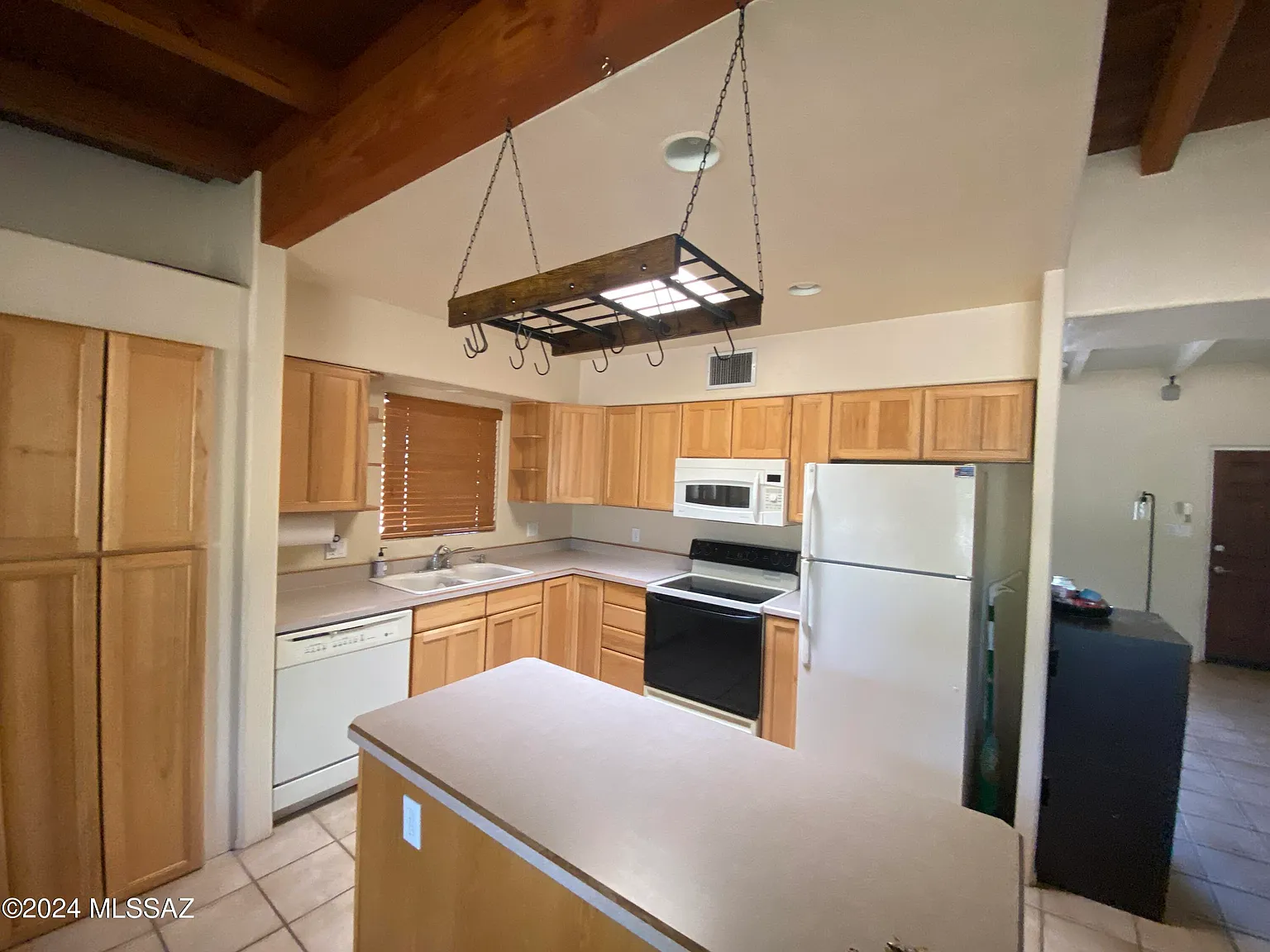 2 bed, 1.0 bath, 1196 sqft, $1,650 — Photo 4
