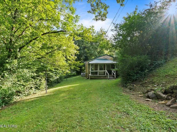 409 N 8th St, La Follette, TN 37766
