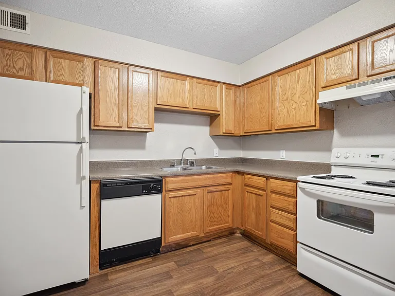 Sumter Square Apartments — Photo 23